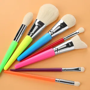 Lot de 7 pinceaux de maquillage arc-en-ciel outils de cosmetiques doux pour poudre et fard a paup