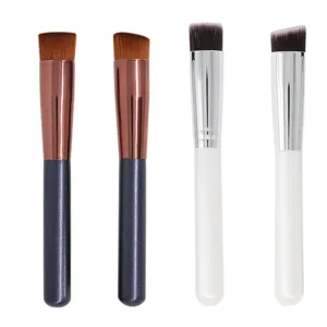Professionele make-up penseelset met platte en schuine koppen voor vloeibare foundation.