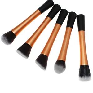 Professionele set van 5 make-upkwasten met oranje handvatten voor foundation en contouren.