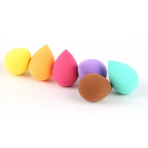 Kleurrijke latexvrije make-up spons blender puffs voor een vlekkeloze foundation applicatie.
