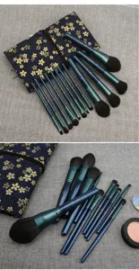 Kit de 12 pinceaux de maquillage avec poils synthétiques doux et trousse de rangement florale.