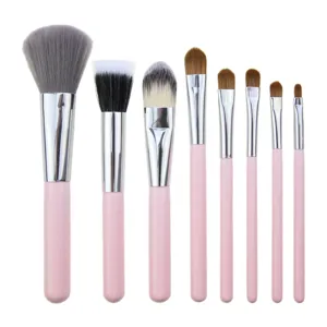 Detailansicht des 8-teiligen Make-up-Pinselsets mit weichen Borsten und rosa Griffen für Make-up.
