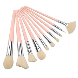Detail view of the professional pink makeup brush set details, soft bristles and ergonomic handles.