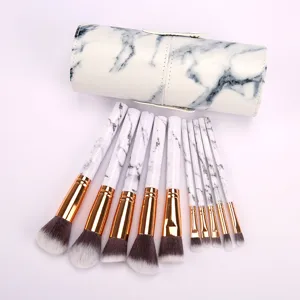 Nahaufnahme des Make-up-Pinsel-Sets mit Marmormuster und Aufbewahrungsbehälter.