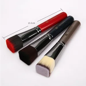 Flacher Foundation Pinsel Make-up Werkzeug mit weichen Borsten für makelloses Verblenden.