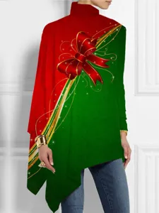 Vista detallada de la camiseta navideña para mujer con lazo rojo 3D y estampado festivo