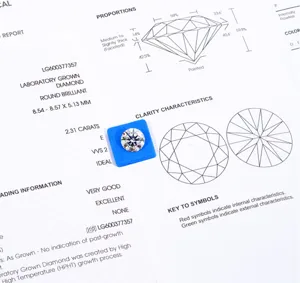 Vista dettagliata di un diamante da laboratorio rotondo da 2,31 carati con certificato IGI.