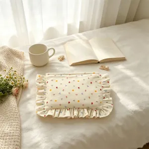 Floral ruffles cosmetic bag, cute makeup pouch and portable storage bag for daily use.