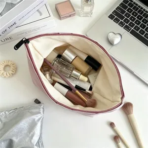 Borsa per trucco impermeabile lucida rosa per viaggi, grande custodia cosmetica e organizer.