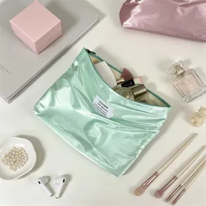 Borsa cosmetica impermeabile lucida, elegante trousse per trucco, grande organizer da viaggio.