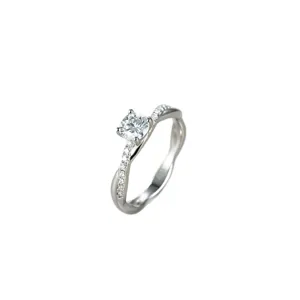 Exquisiter Silber Ring mit gedrehtem Arm und Zirkonia Stein im Vierer Krappenfassungsdesign.