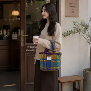 Borsa a mano in peluche autunno inverno stile etnico retro mini tote bag donna uso.