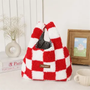 Rot-weiße karierte Plüsch-Handtasche, süße flauschige Mini-Tasche für Damen im Herbst und Winter.