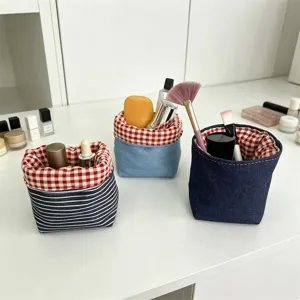 Detailansicht des Stoffaufbewahrungskorbs mit Jeans-Außenseite und rot kariertem Innenfutter.