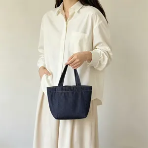 Bolso tote mini de mezclilla retro clásico para mujer, ideal para transporte diario y almuerzos.
