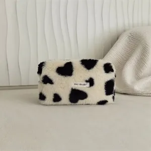 Pluche cosmetisch tasje met hartjesprint, zacht harig etui voor dagelijks reizen en opbergen.