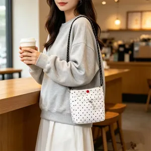 Nylon Mini Umhängetasche mit schicken Punkten, lässig für Handy und kleine Dinge im Alltag.