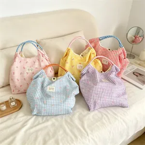 Sac cabas en toile à carreaux mignon avec nœud, sac léger et grande capacité pour le travail.
