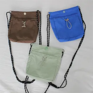 Nylon Mini Umhängetasche in Dopamin-Farben, lässiger Outdoor-Handy- und Kleinigkeitshalter.