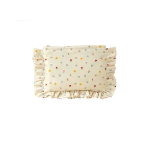 Floral ruffle cosmetic bag, cute cream makeup pouch, portable zipper storage bag for daily use.
