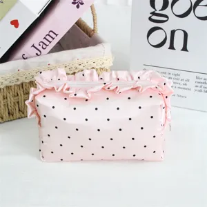Französische Pünktchen Satin Kosmetiktasche mit Rüschen große Kapazität Make-up Etui für Damen