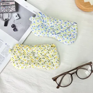 Floral quilted eyeglasses case, cute fabric folding glasses storage pouch portable.