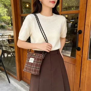 Retro wool plaid crossbody bag detail, casual mini shoulder bag for women daily styling.