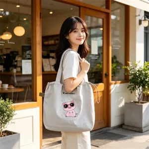 Bolso tote de lona con cordón y bordado de cerdo de dibujos animados para uso diario.