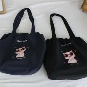 Bolso de lona negra con cordón y bonito bordado de cerdo, bolso de hombro informal y práctico.