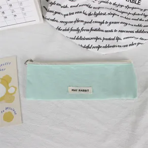 Minzgrünes Nylon-Mäppchen mit Reißverschluss für Schreibwaren und Kosmetik im täglichen Gebrauch.