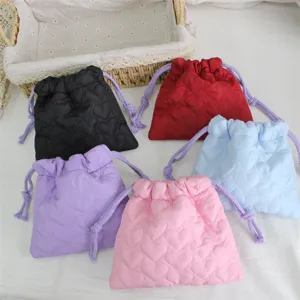 Set de pochette cordon cœur matelassé, sac de rangement rembourré doux pour bijoux.