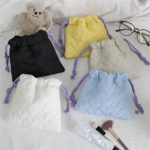 Trousse de maquillage matelassée cœur cordon pochette souple pour bijoux rangement mignon sac.