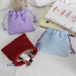 Sac à cordon cœur matelassé trousse de cosmétique rembourrée douce pochette à bijoux