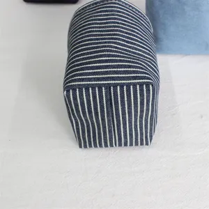 Blau-weiss gestreifter Stoff Aufbewahrungskorb Detail, Desktop Organizer Nahaufnahme