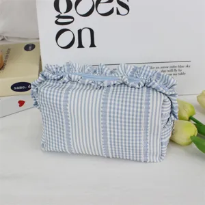 Koreaanse blauw-witte ruitjes make-up tas met schattige geplooide rand en grote capaciteit, etui.