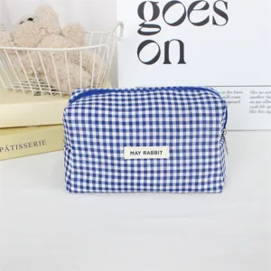 Blau-weiß karierte Kosmetiktasche, süße Make-up-Tasche für Reisen, großes Federmäppchen für Alltag.