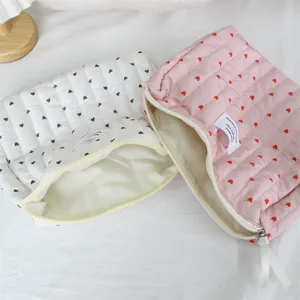Koreaanse gewatteerde hart make-up tas, draagbare grote capaciteit lunchtas voor dagelijks.