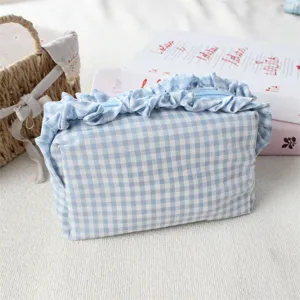 Koreanische blau-weiße Karomode Kosmetiktasche mit Rüschen, große tragbare Make-up Aufbewahrung.
