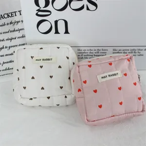 Gepaste hart cosmetisch tasje draagbare make-up opbergtas gedetailleerd overzicht in roze en wit.