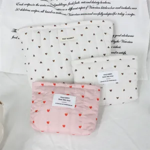 Koreaanse stijl gewatteerde hart make-up tas set, draagbare grote opslagtas voor dagelijks gebruik.