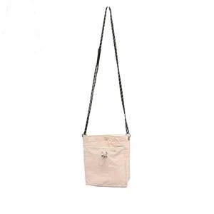 Kleine Nylon Mini Umhängetasche Freizeit Damentasche mit Kordelzug Tasche und gestreiftem Gurt.