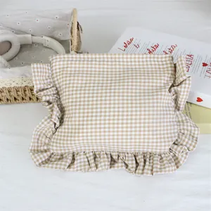 Niedliche karierte Kosmetiktasche mit Rüschen, tragbare Make-up-Tasche für den Alltag.