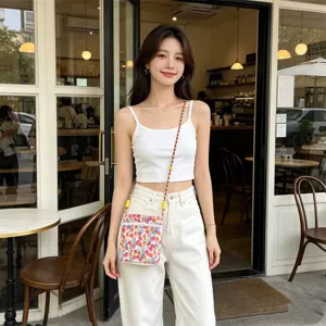 Blumen-Leinen-Mini-Umhängetasche Detailansicht, lässige verstellbare Tasche für den Alltag.