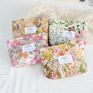 Vintage embossed jacquard cosmetic bag, portable canvas makeup pouch and large capacity storage.