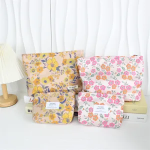 Vintage embossed jacquard makeup bag portable cosmetic pouch large capacity organizer