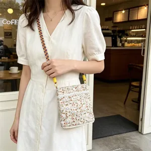 Kleine Damen Umhängetasche aus Blumen Canvas, verstellbarer Riemen, Mini Schultertasche.