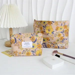Retro embossed jacquard cosmetic bag set, portable canvas makeup pouch with zipper storage.