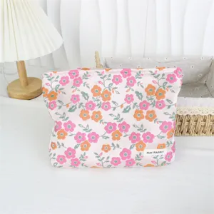 Retro embossed jacquard makeup bag portable hand touch-up bag large capacity canvas pouch