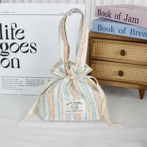 Sac à main fourre-tout en toile avec motif à rayures pointillées et étiquette de lapin mignon.