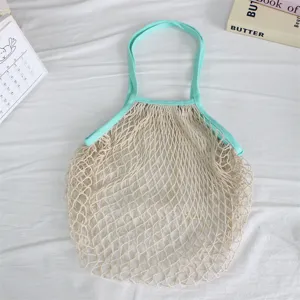 Gewebte Netztasche Detail, mintgrüne Griffe, große Kapazität Strand Aufbewahrung.